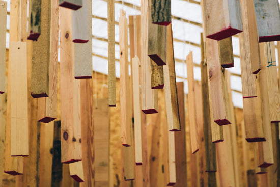 Wie bei allen Holzhäusern oder Holzfertighäusern wird auch hier hochbelastbares Brettschichtholz eingesetzt, welche strengen Normen und Kontrollen unterliegt.
